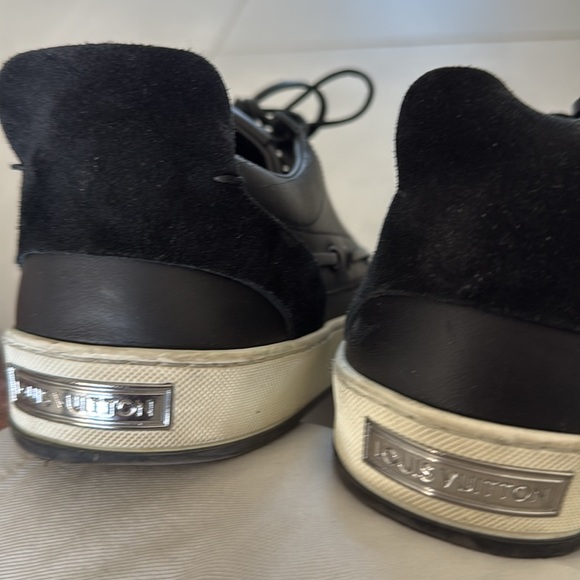 Size 8 Louis Vuitton black 
Good shape - Picture 5 of 5